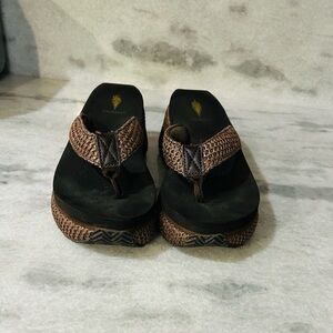 Volatile Brown Women Sandals sturdy comfortable woven fabric detail sz 7